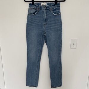 Abercrombie & Fitch The 90's Slim Straight Ultra High Rise, Curve Love- Size 4
